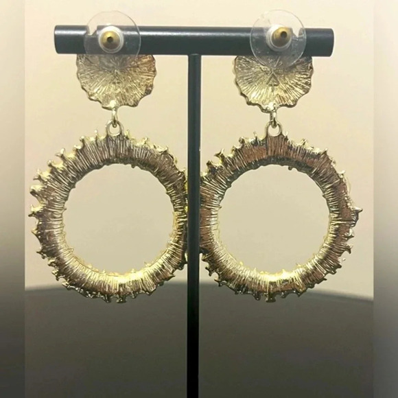 Fashion drop large statement earrings goldtone - Picture 6 of 7